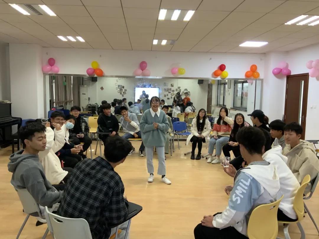 为了进一步加强同学们对同伴的认知