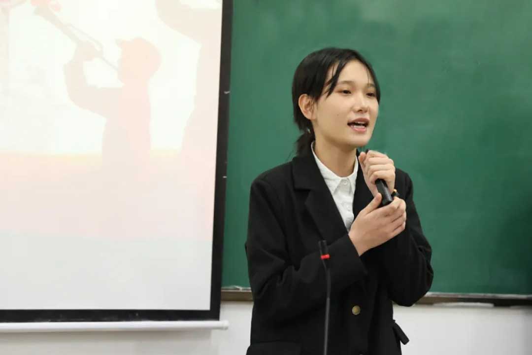 经过前期酝酿与选举
