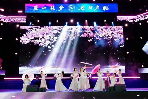 青春邂逅“新”光华亭