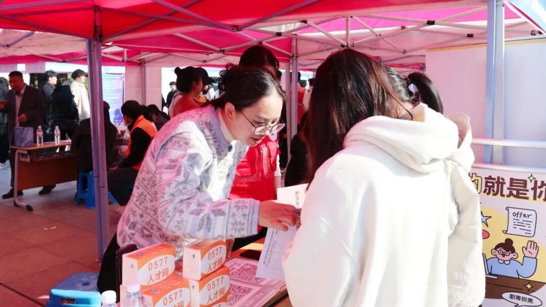 与用人单位深入交流人才培养与合作事宜